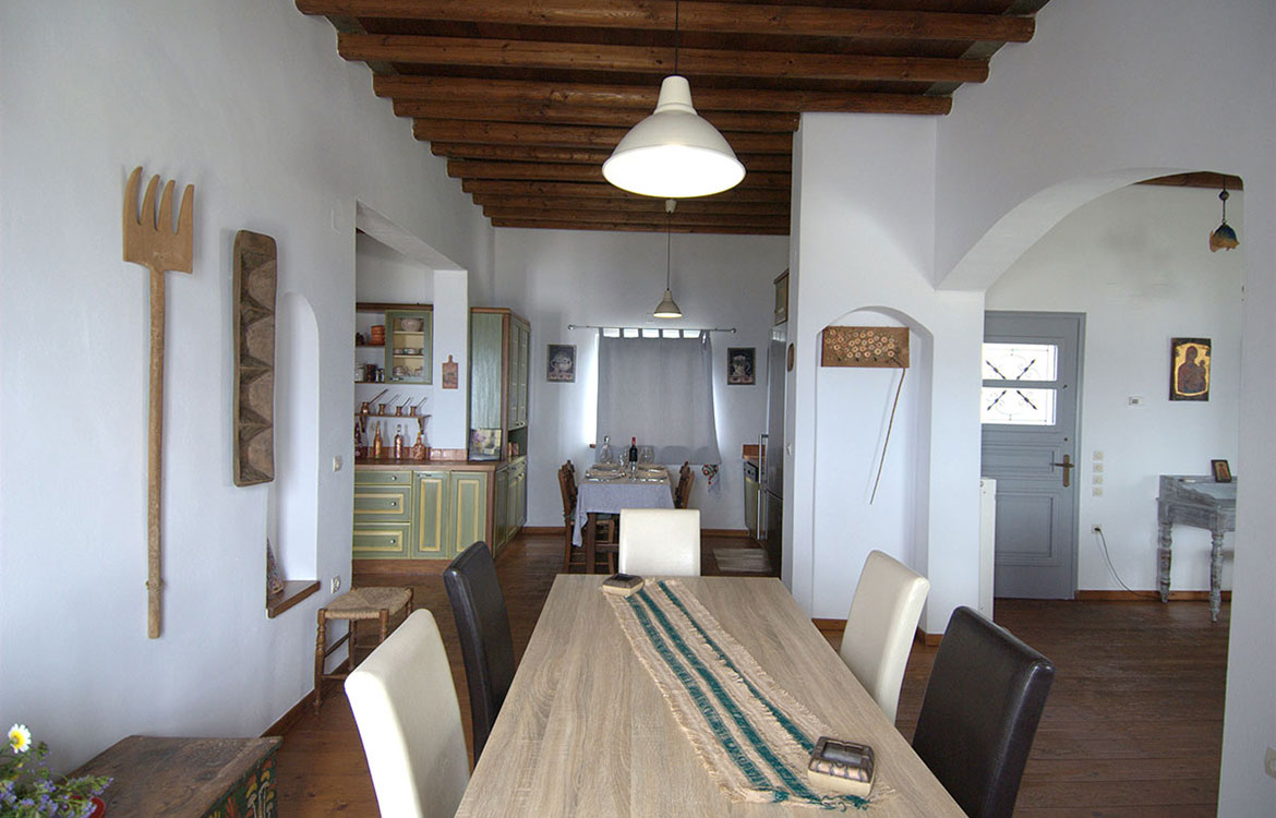Table à manger dans la maison louée