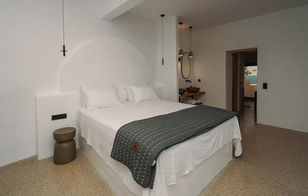 Villa με τζακούζι και θέα στη θάλασσα στο Cape Napos - Υπνοδωμάτιο με διπλό κρεβάτι