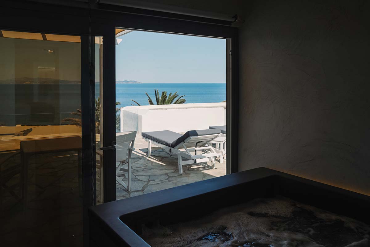 Villa με τζακούζι και θέα στη θάλασσα στο Cape Napos - Ο χώρος του υδρομασάζ