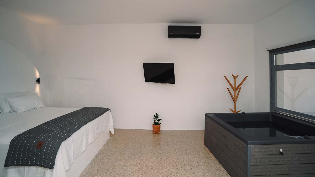 Villa με τζακούζι και θέα στη θάλασσα στο Cape Napos - Ο χώρος του υδρομασάζ