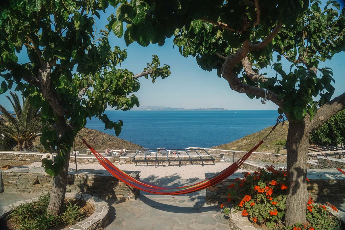Αιώρα με θέα στη θάλασσα στη villa με τζακούζι
