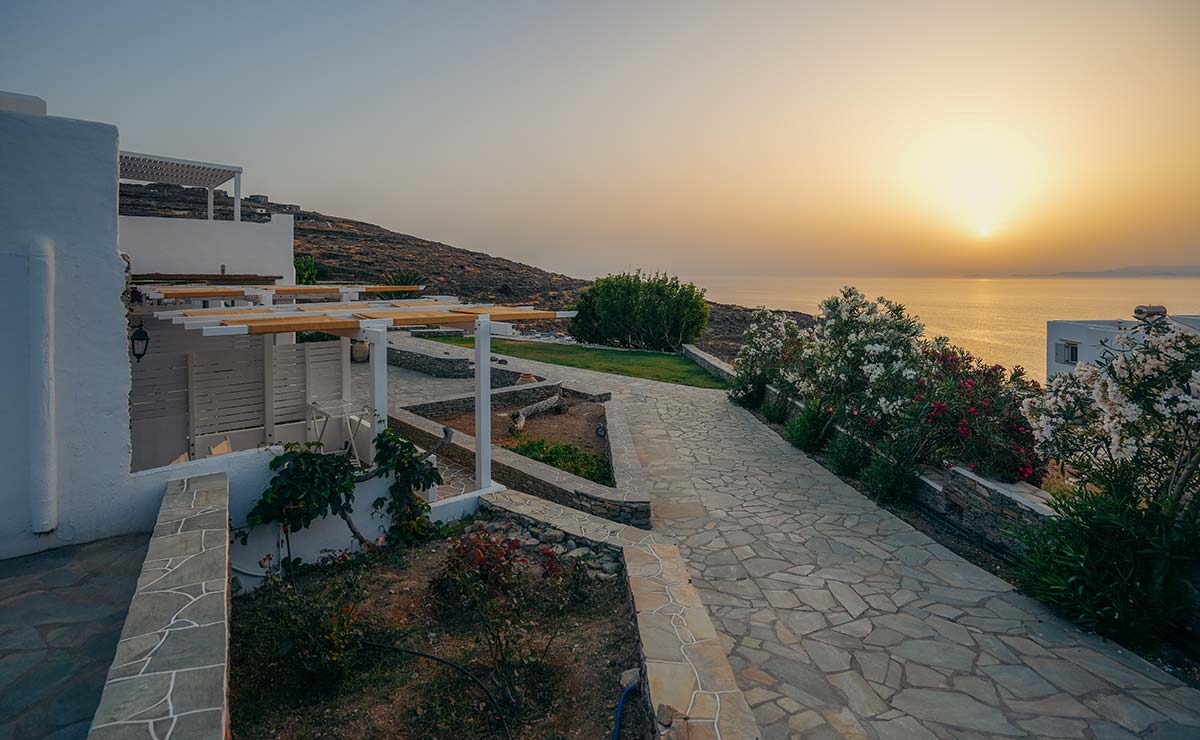 Stay at Cape Napos in Sifnos