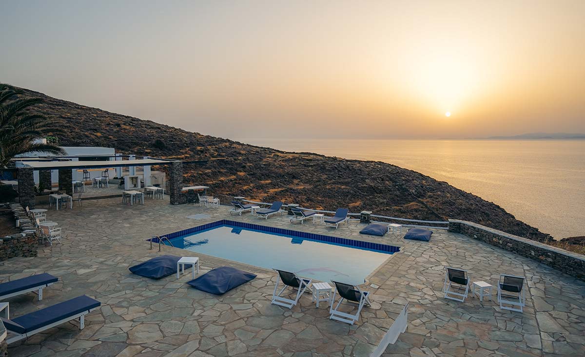 Stay in Sifnos with sea views